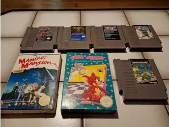 NES-spel, kartonger och manualer.