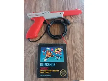 Nintendo NES Zapper Light Gun med Gumshoe spel