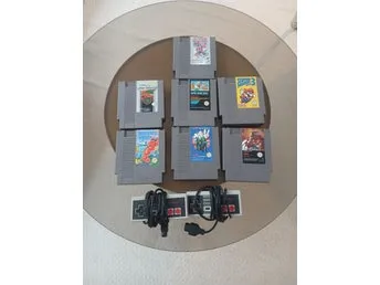 Nintendo NES-spel och handkontroller
